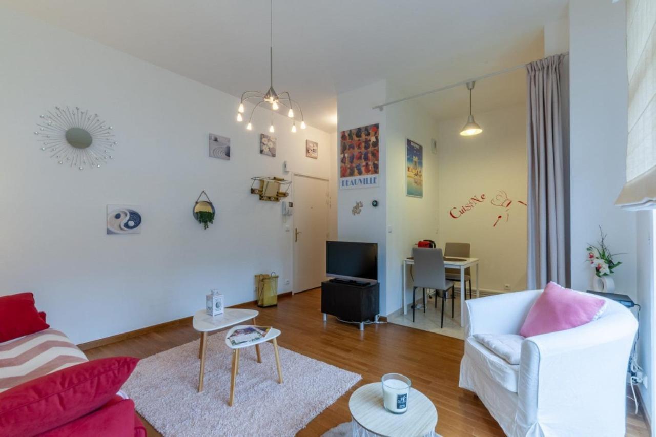 Warm 100m From Place Morny And Port Apartment Deauville
